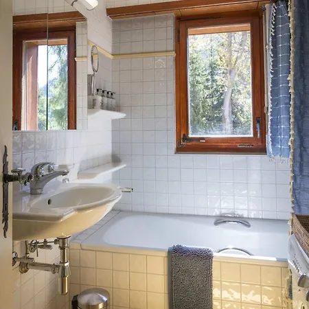 شقة 3br Pool Sauna Gym & Views *