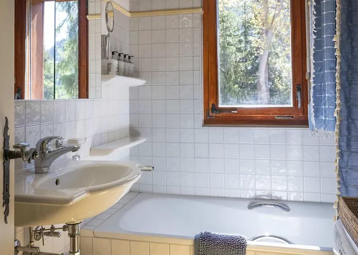 Lejlighed 3br Pool Sauna Gym & Views *