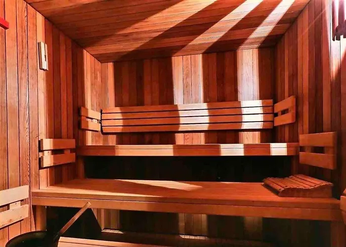 Lejlighed 3br Pool Sauna Gym & Views *