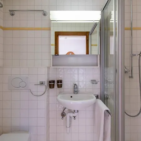 3br Pool Sauna Gym & Views * וורבייה